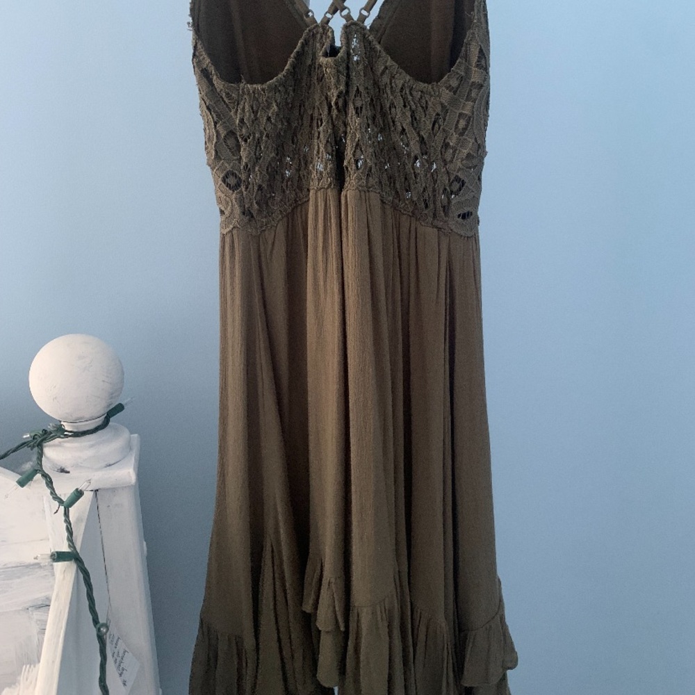 XS. mid length dress.